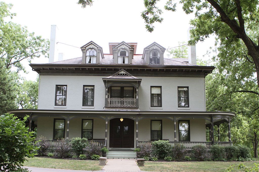 Outside View of Bingham-Waggoner Estate