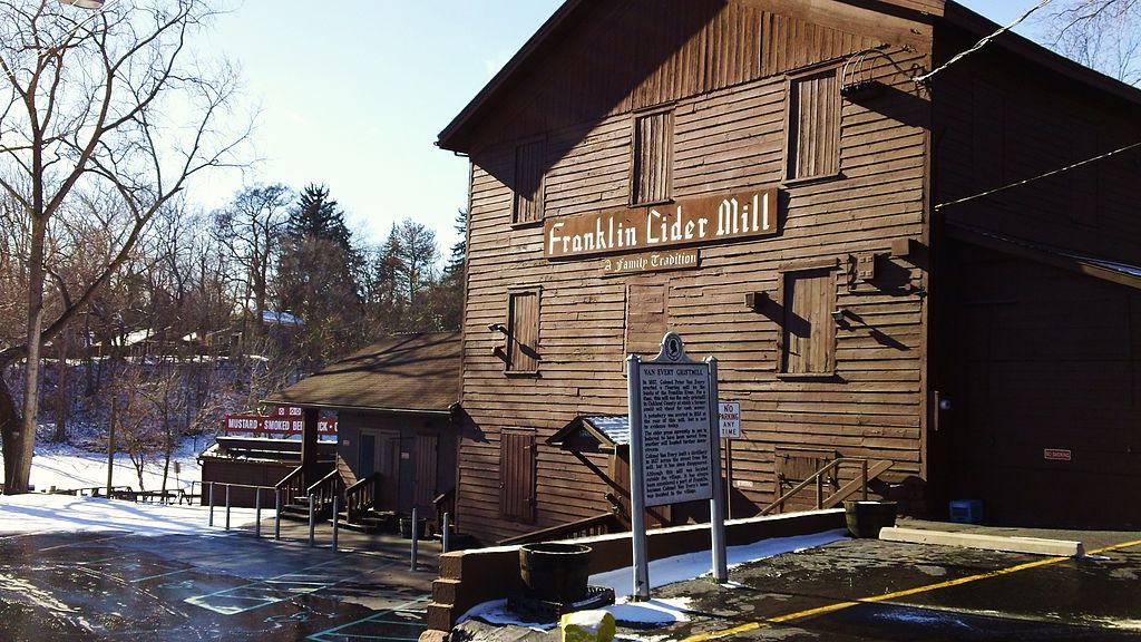 Front view of Historic Franklin Cider Mill