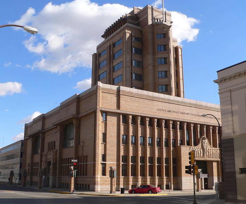 Front view of Woodbury County Courthouse