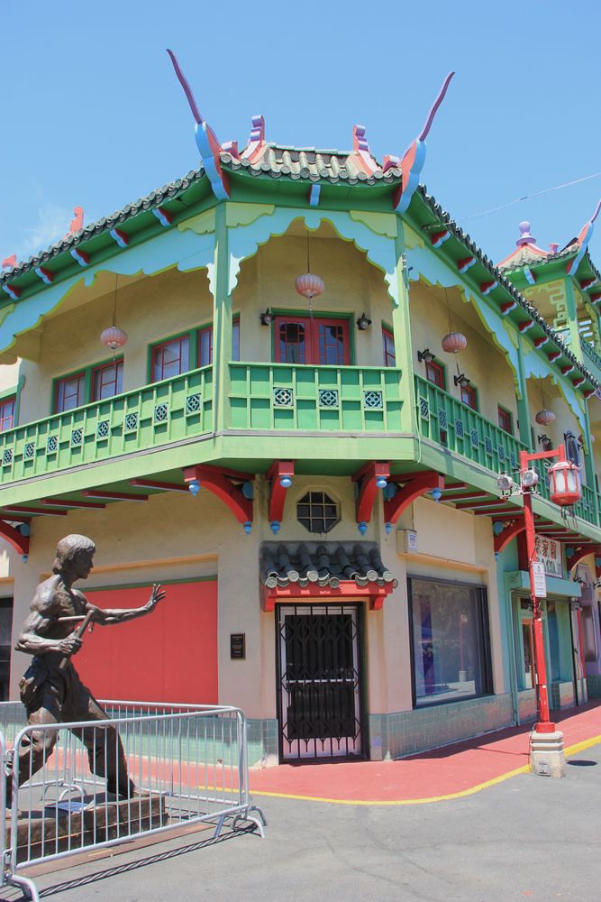 Bronze statue of Bruce Lee at Chinatown.