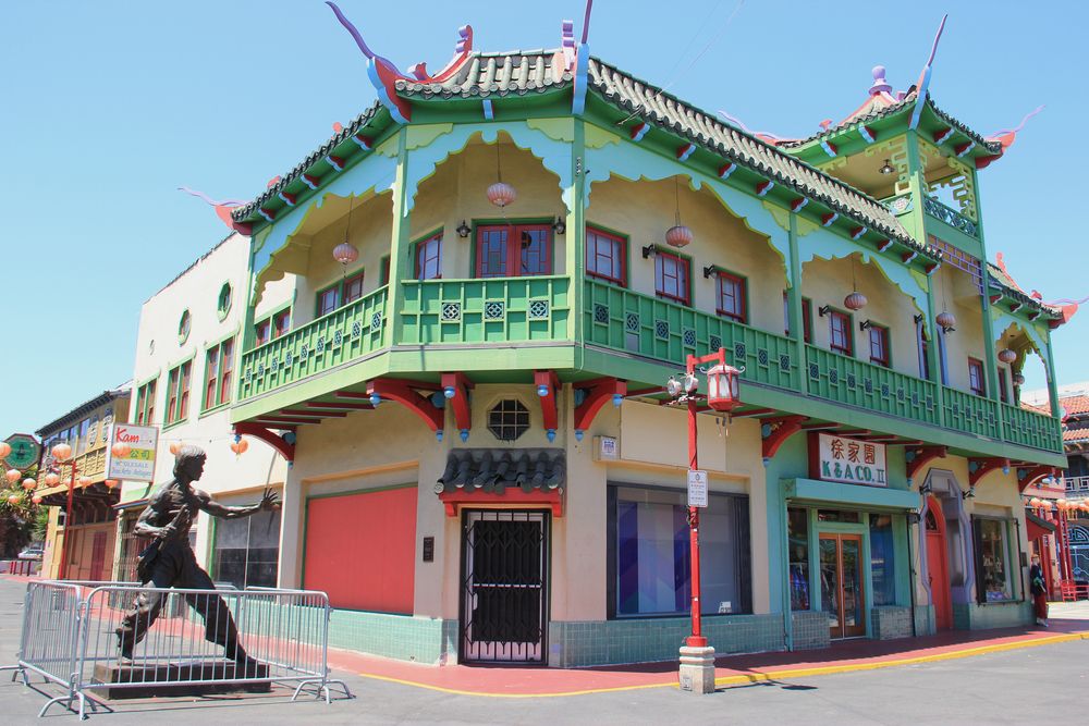 A farther view of Bruce Lee's statue at Chinatown.