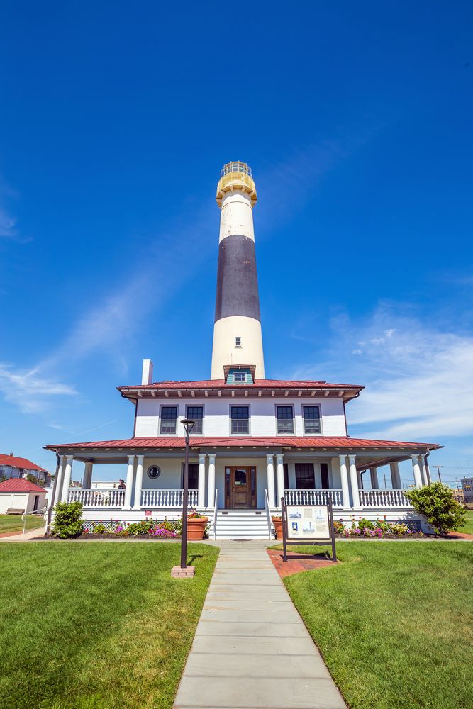 Daytime view of the Absecon Lighthouse