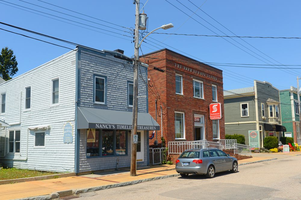 Shops along Annapolis Towne Center