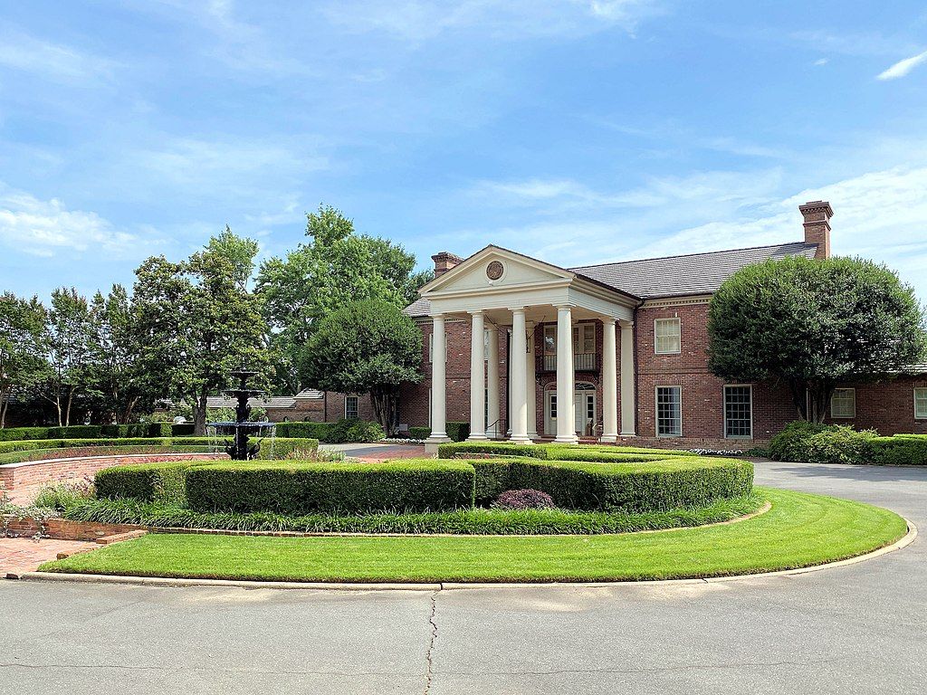 Front View of Arkansas Governor’s Mansion