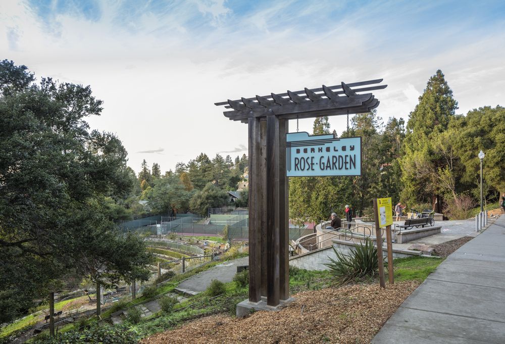 Welcome sign of Berkeley Rose Garden