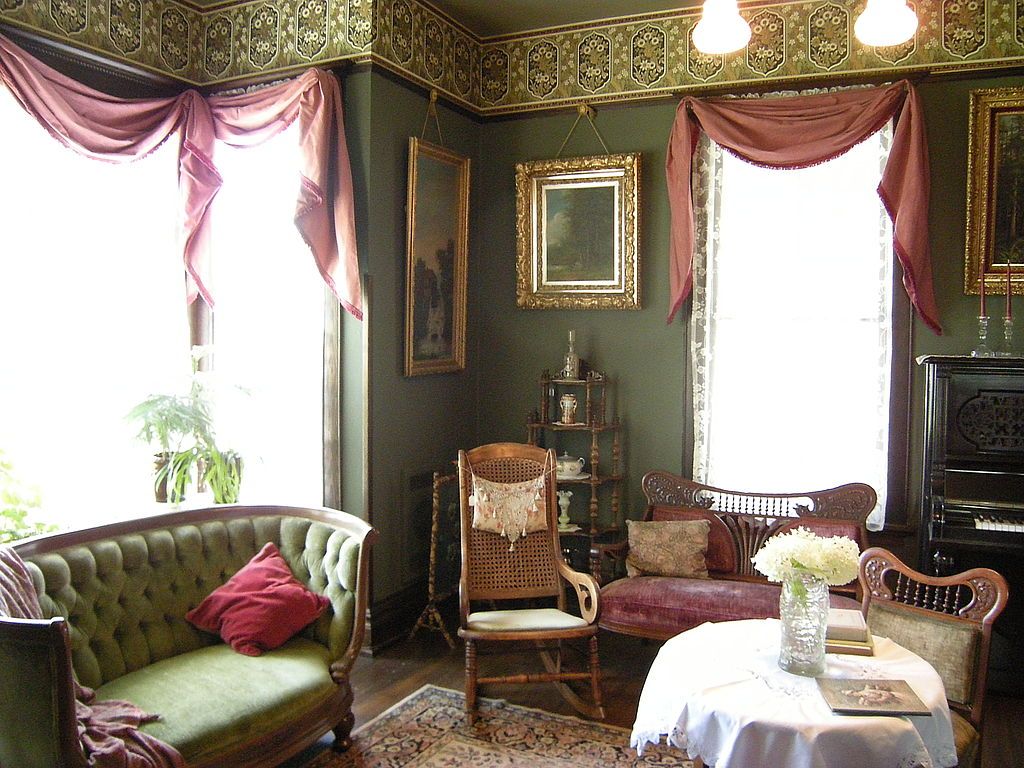 Couch and chair at Blackman House Museum