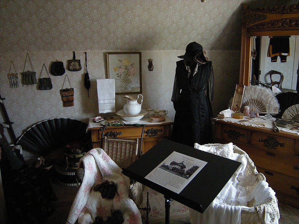 Display of clothes, bags and accessories at Blackman House Museum