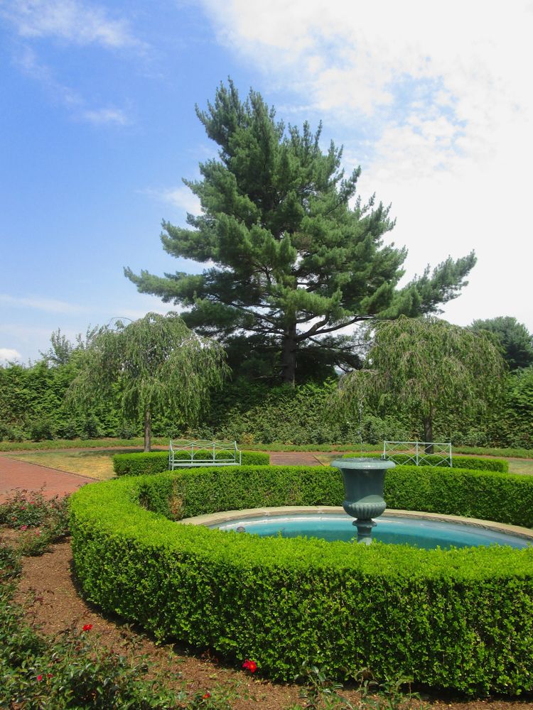 Fountain at Boscobel House and Gardens