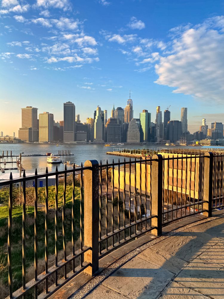 View of the Manhattan skyline from Brooklyn Heights