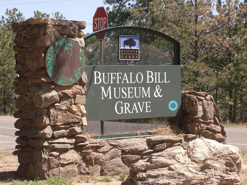 Signage of the Buffalo Bill Museum and Grave
