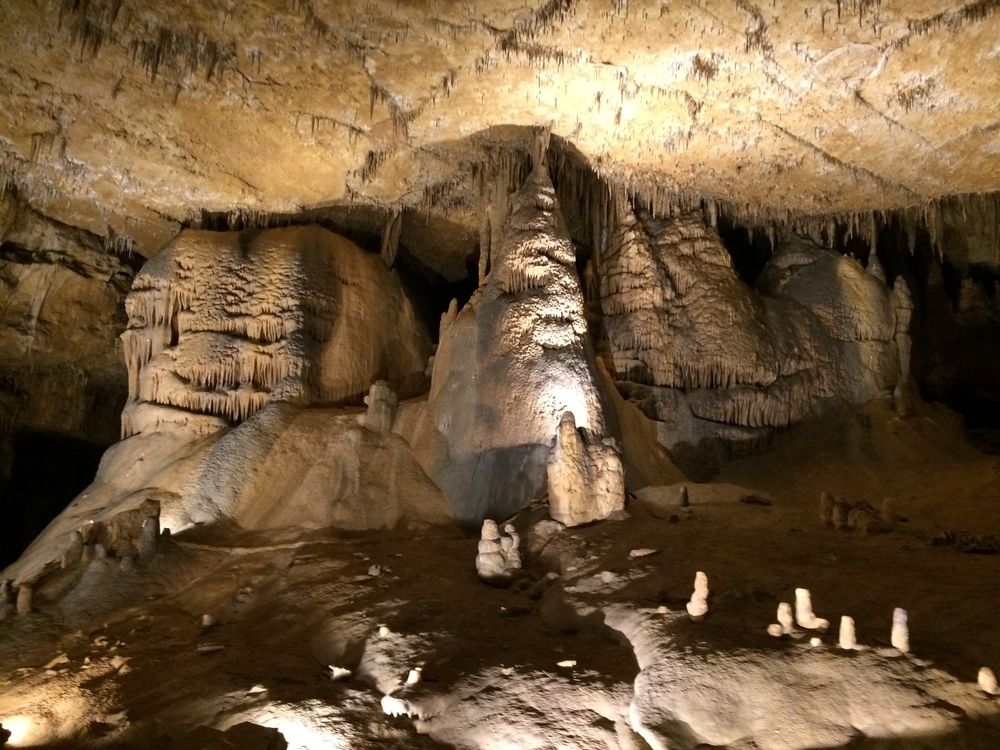 The view inside Marengo Cave