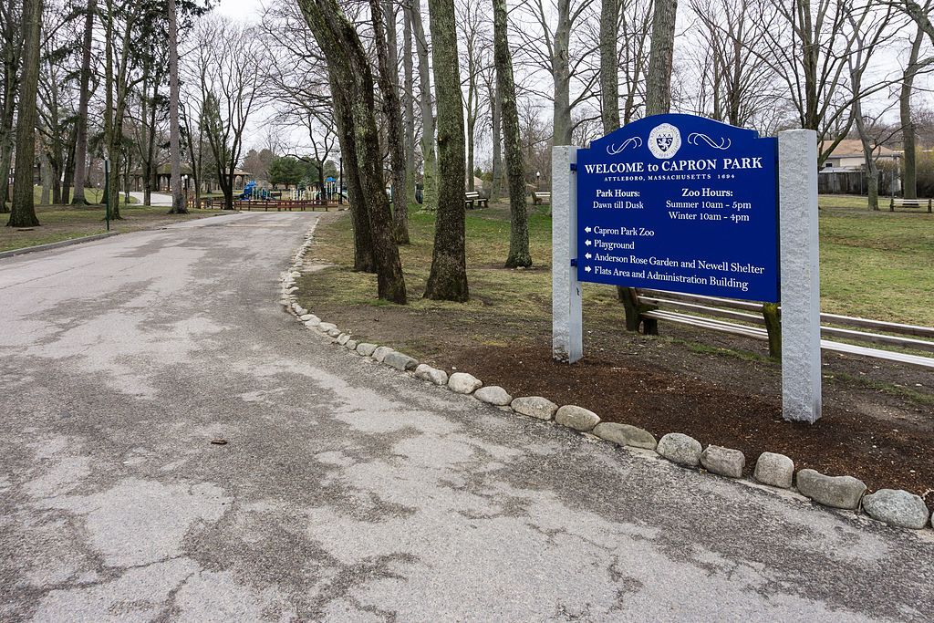 Entrance to Capron Park Zoo