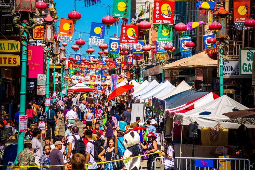 Crowd shopping at Chinatown