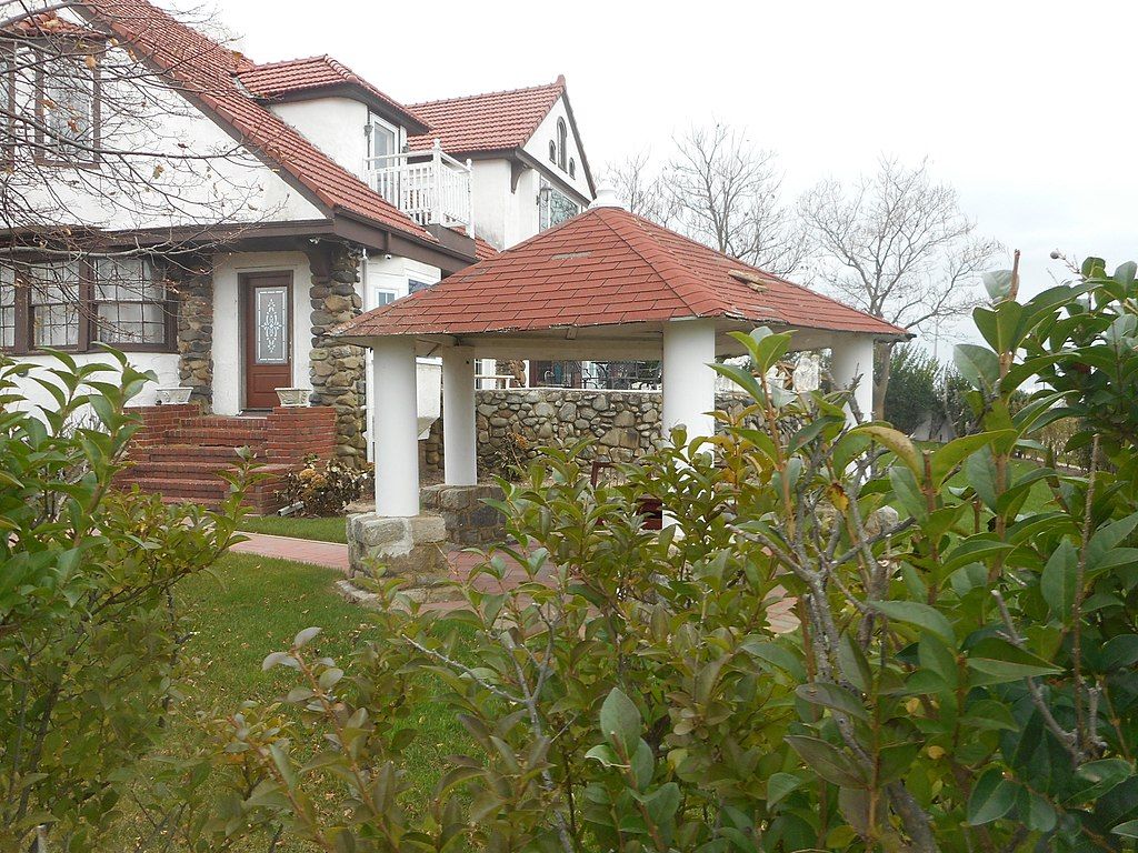 Gazebo at Cobble Villa