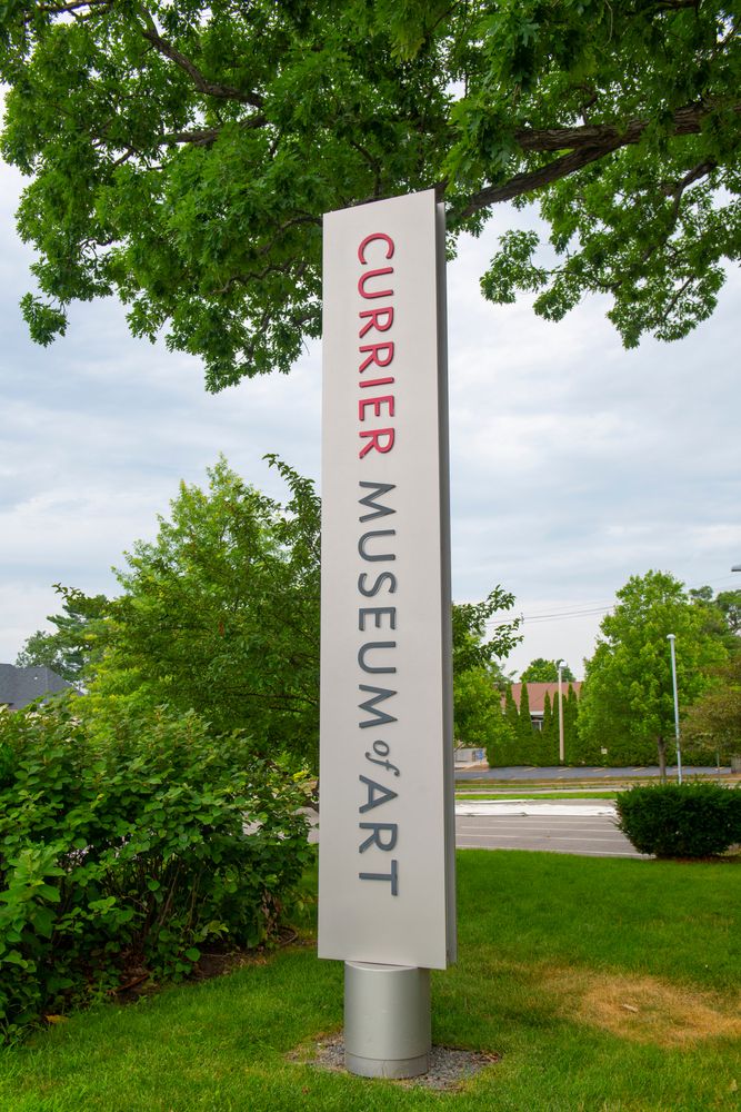 Signboard at the entrance of Currier Museum of Art