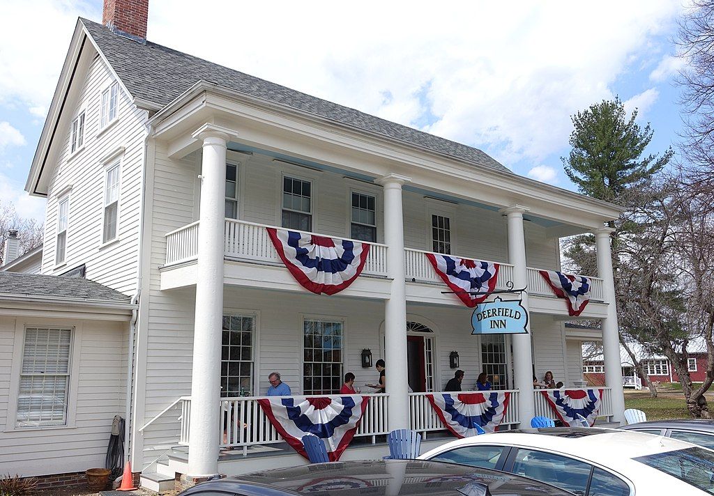 Exterior of Deerfield Inn