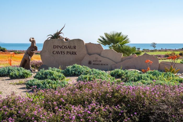 Welcome sign of Dinosaur Caves Park