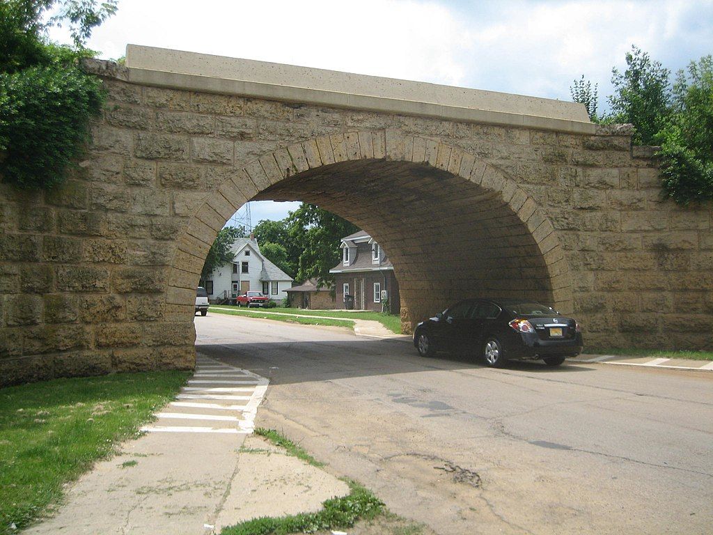 The stone arch bridge of 1st street