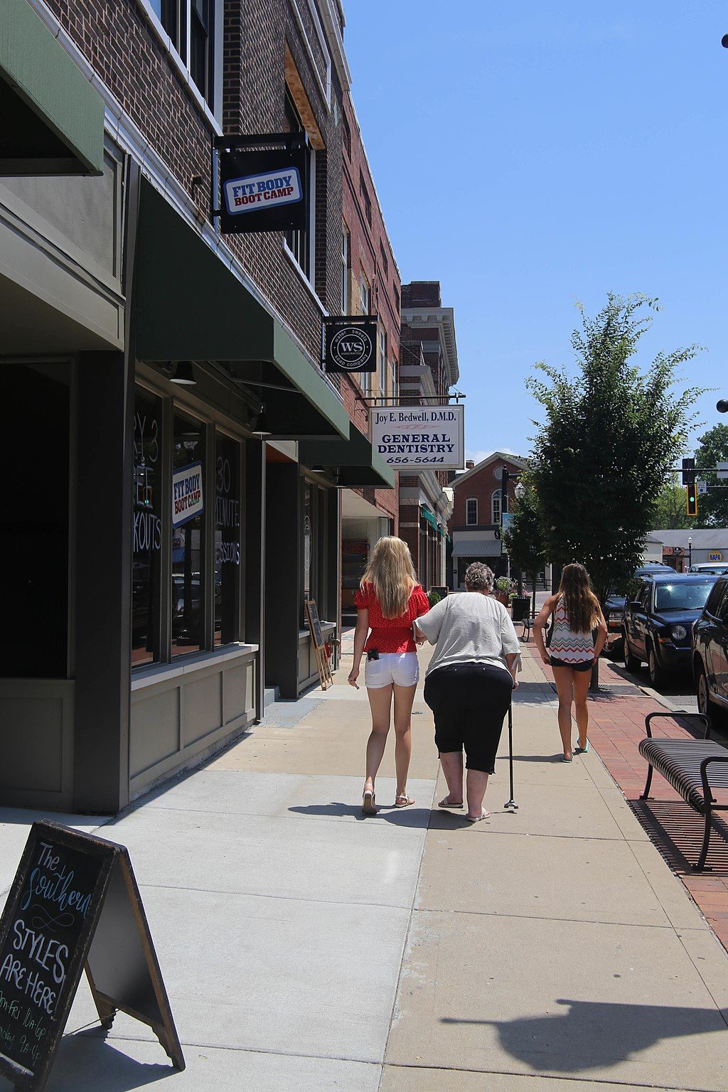 People walking along Downtown Edwardsville