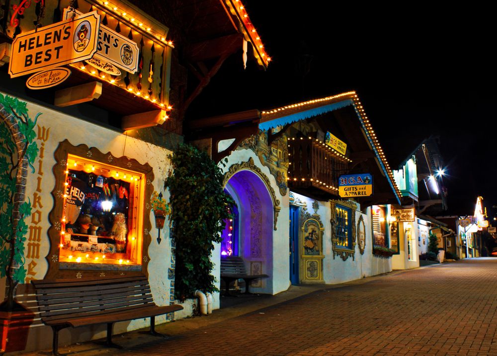 Night scene at Downtown Helen