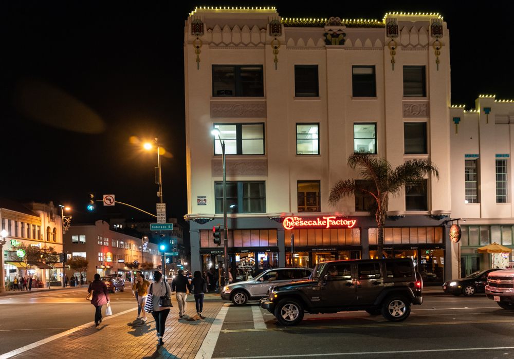 People crossing the road in Downtown Pasadena