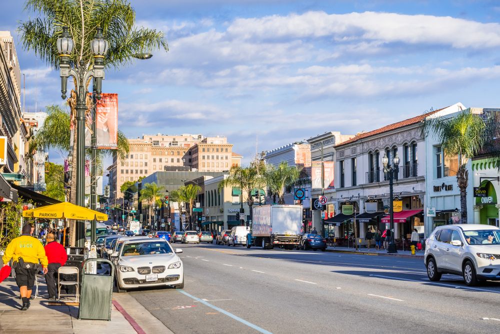 Street view of Downtown Pasadena on a bright sunny day