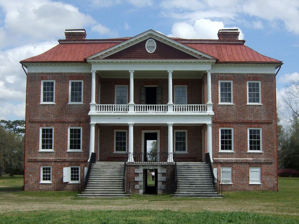 Front view exterior of Drayton Hall