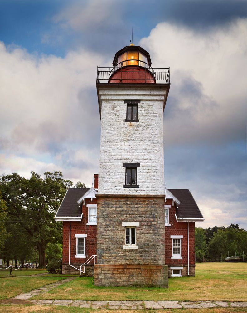 Front view of Dunkirk Lighthouse