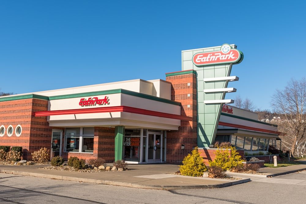 Exterior view of Eat'n Park Restaurant