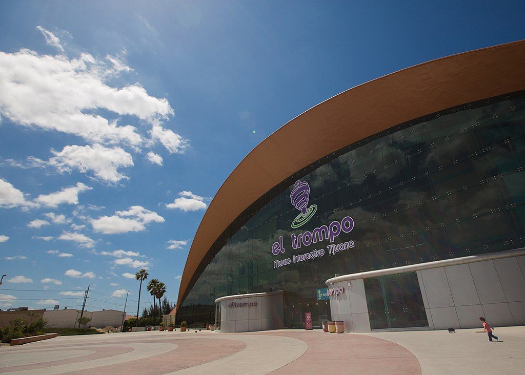 Exterior of El Trompo