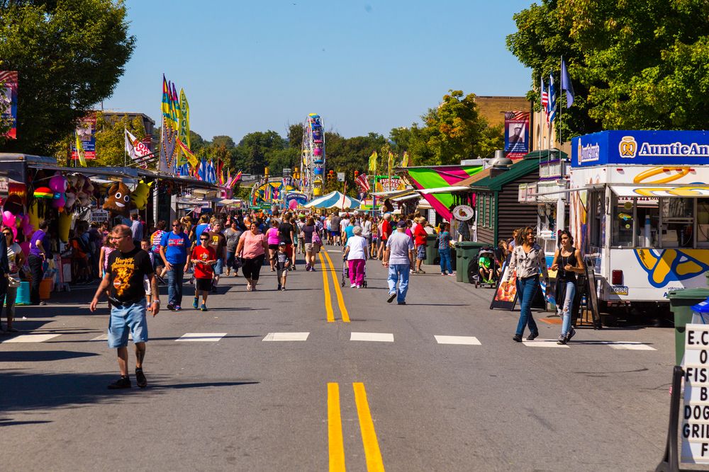 People walking around Ephrata Fair