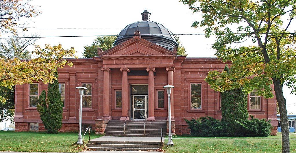 Exterior view of Escanaba Public Library