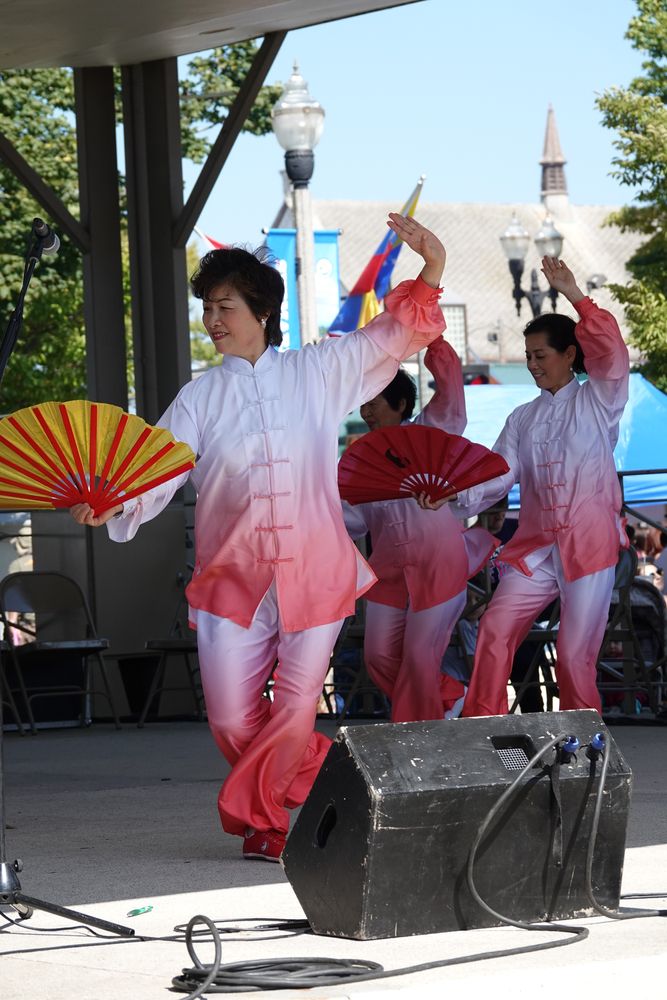 Performance of chinese artists at Ethnic Fest