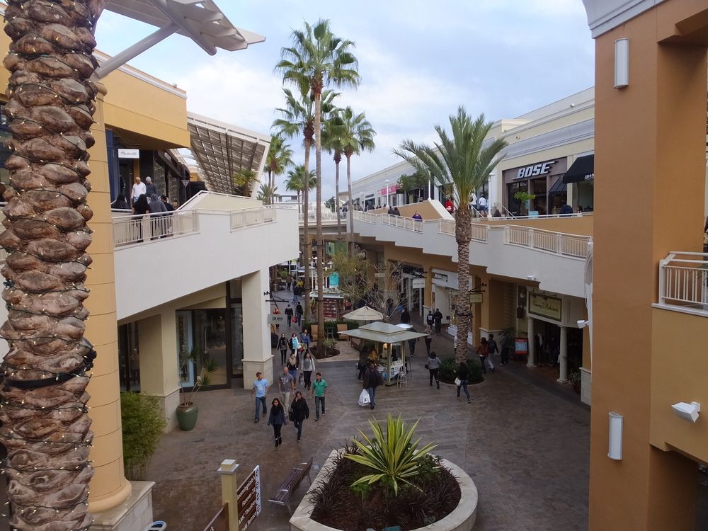 People shopping in Fashion Valley