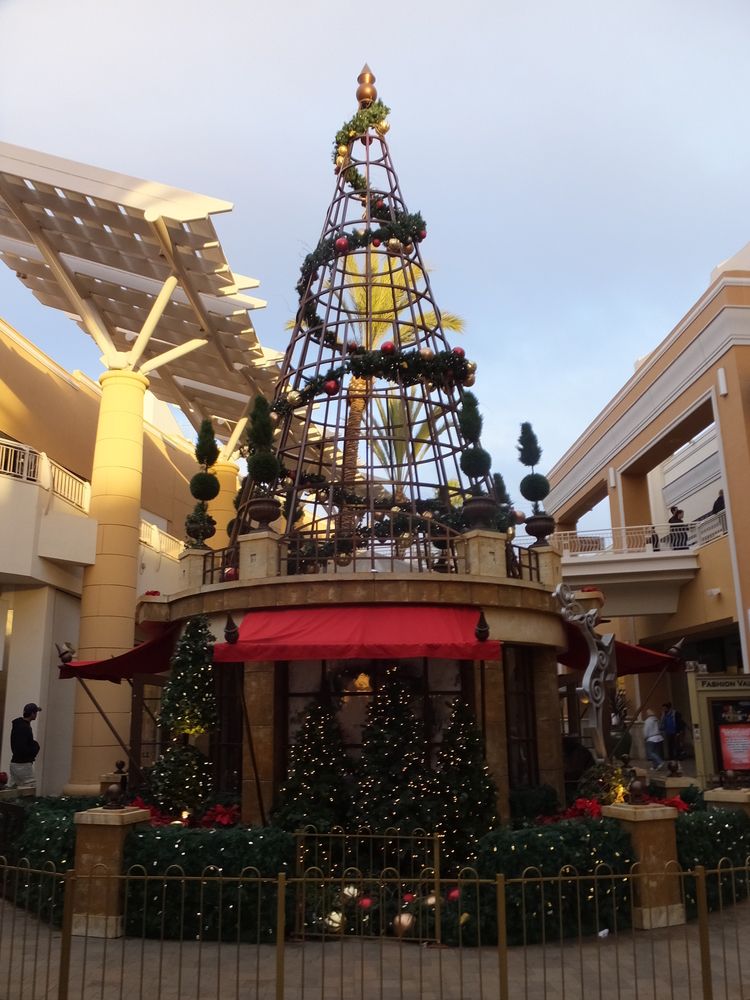 Christmas decoration in Fashion Valley
