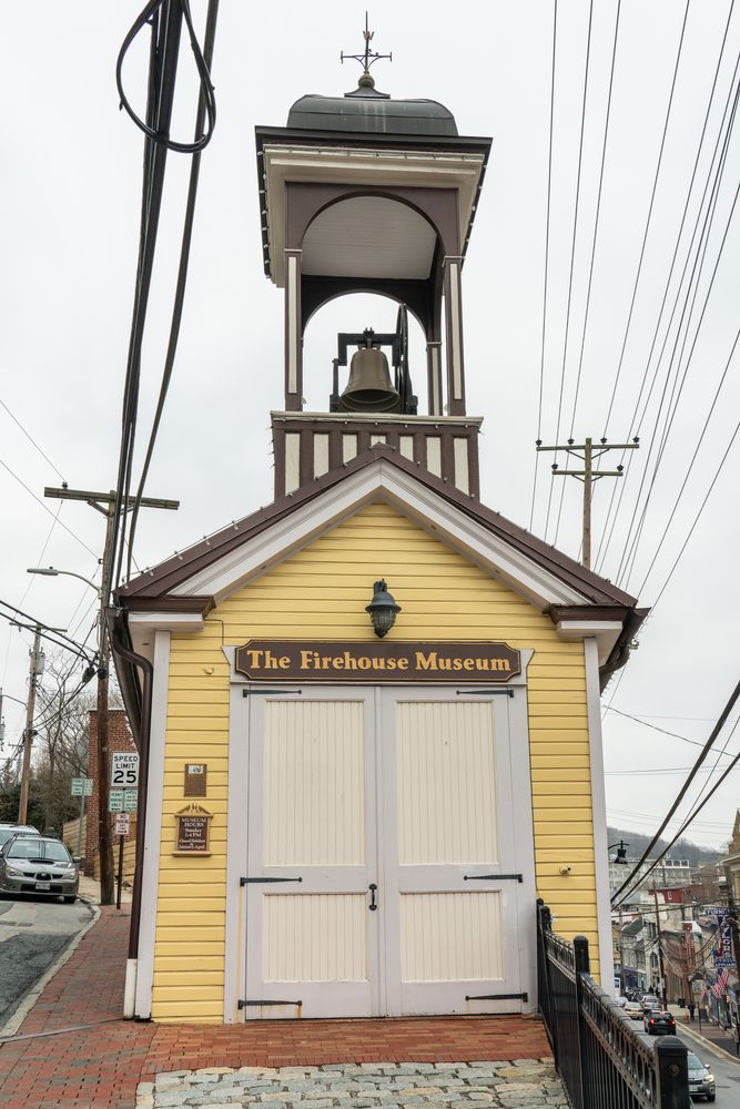 Front view of Firehouse Museum