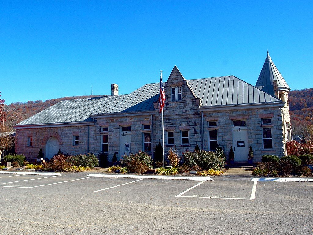 Exterior view of Fort Payne Depot Museum
