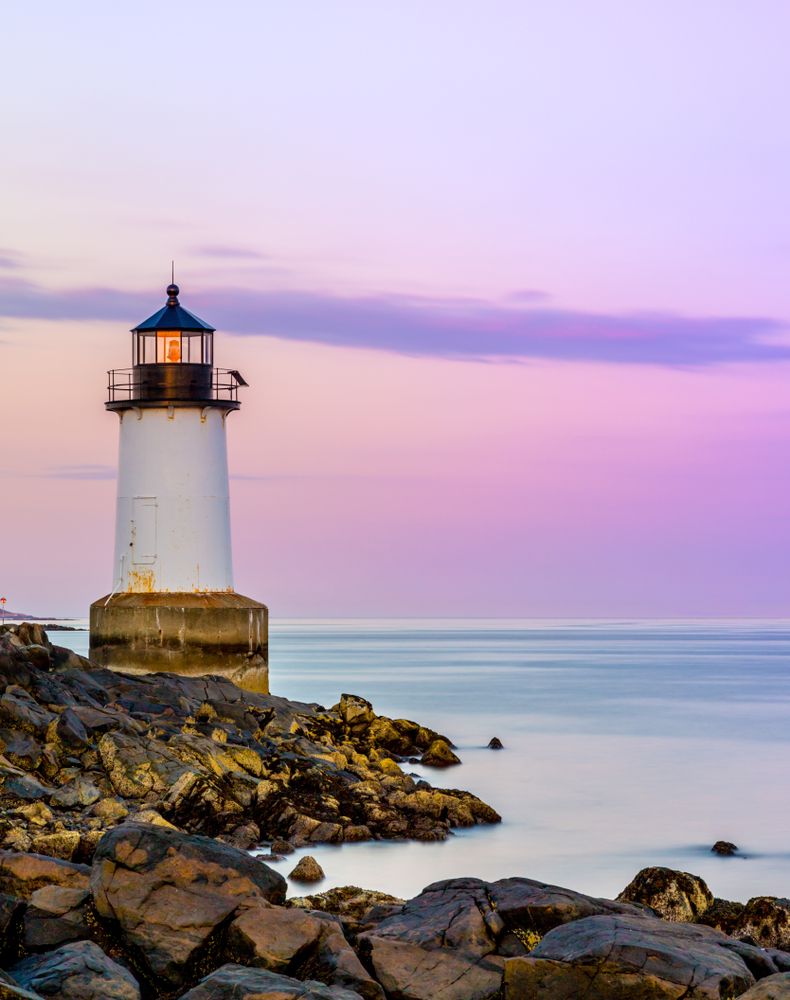Fort Pickering Lighthouse during sunset