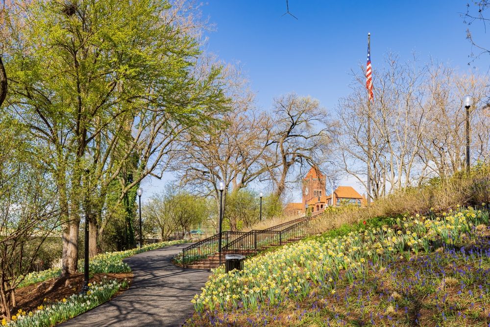 Narrow walkway at Francis Scott Key Memorial