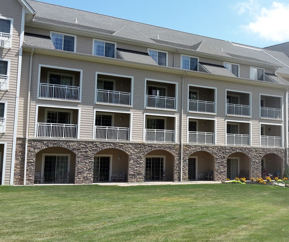 Exterior of Geneva State Park's lodge