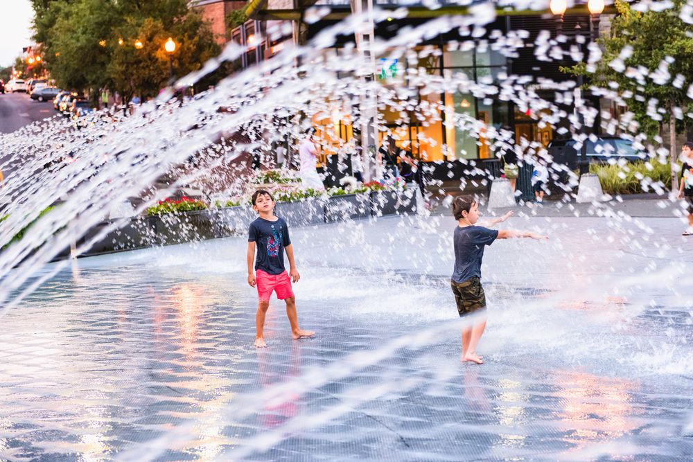 Kids playing on the fountain at Georgetown