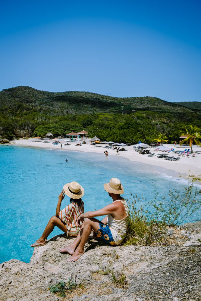 A couple enjoying the view of Grote Knip from a clif