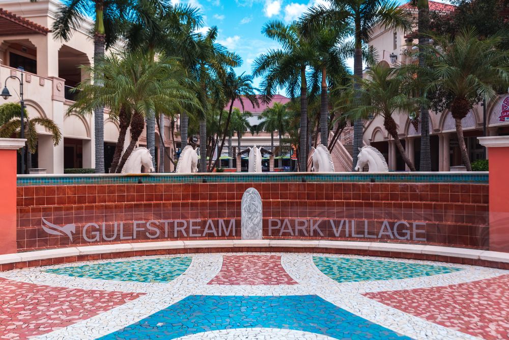 Welcome sign of Gulfstream Park Racing and Casino