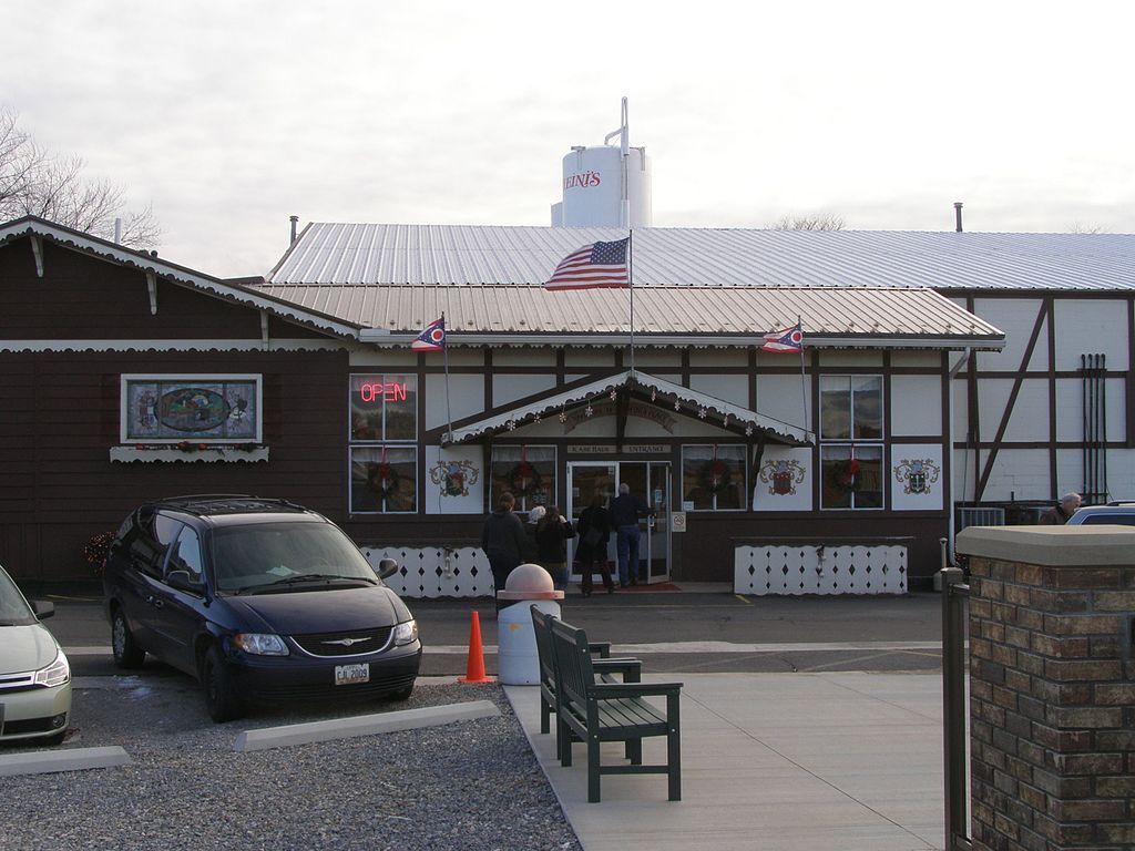 Front View of Heini’s Cheese Chalet