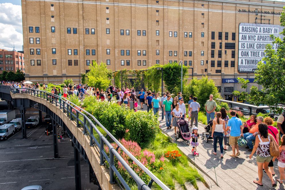 High Line crowded on a sunny morning
