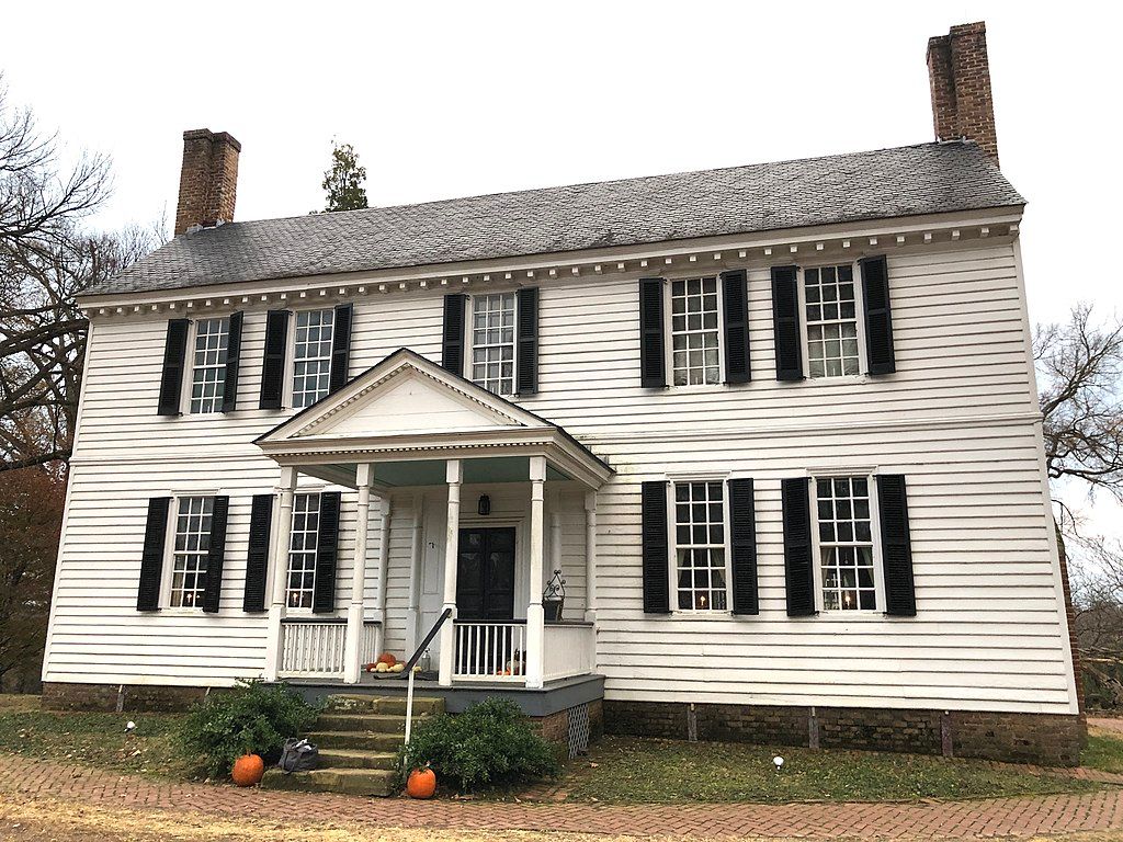 Facade of the Historic Tuckahoe