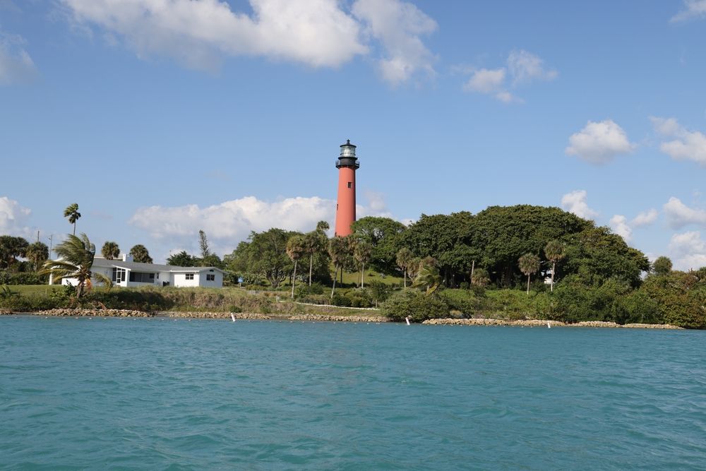 Far view of Jupiter Inlet Lighthouse & Museum