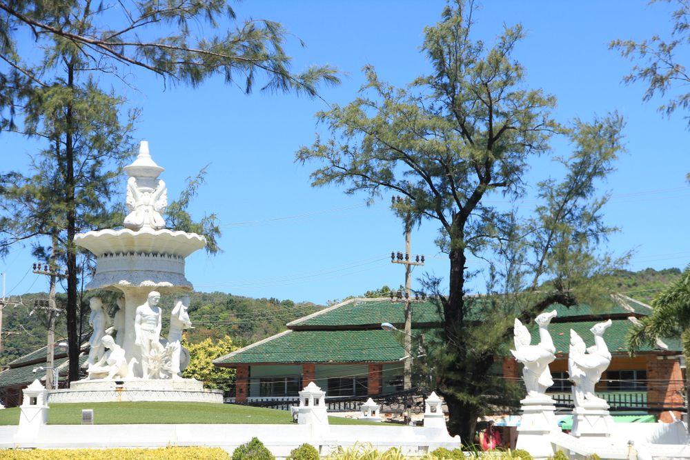 Sunny day at Karon Beach Roundabout
