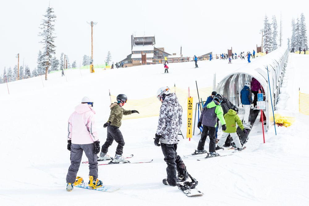 Skiers and snowboarders at Keystone Resort