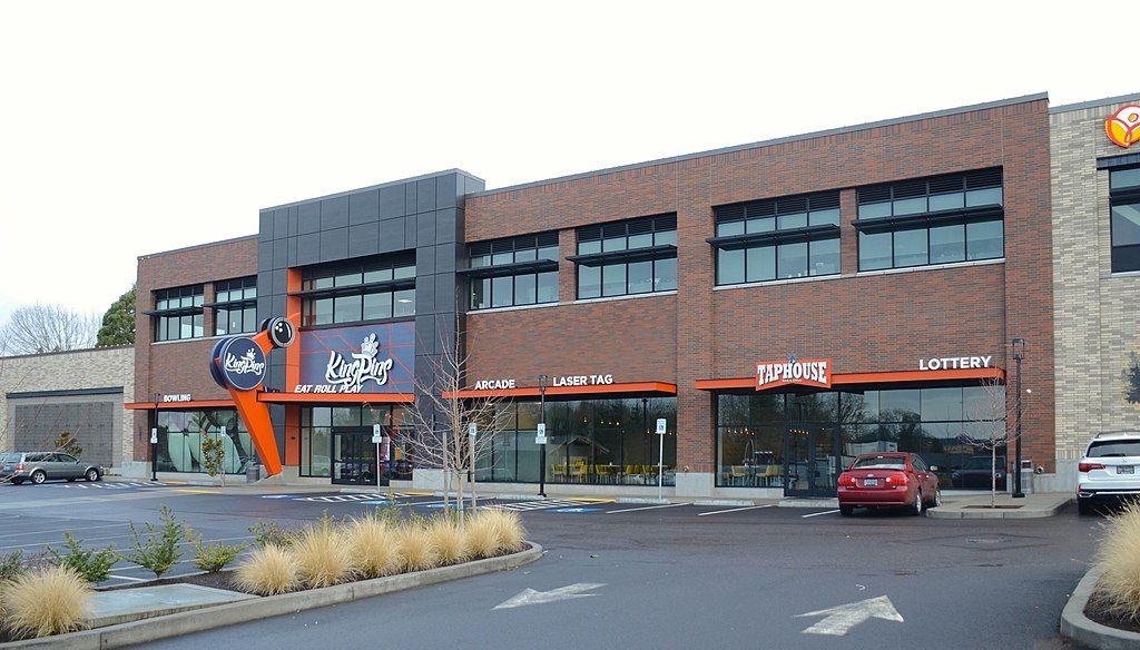 Exterior view of KingPins Family Entertainment Center